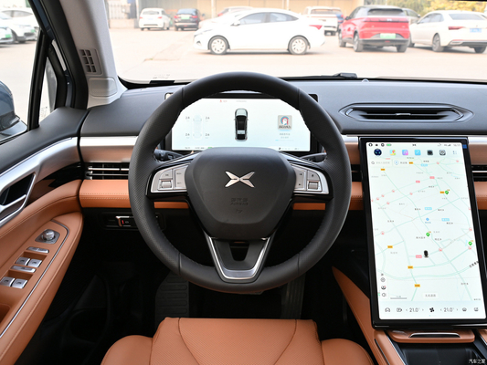 Velocità massima di 170 km 2023 Xpeng P5 500 Veicolo energetico con struttura di carrozzeria a 4 porte e 5 posti