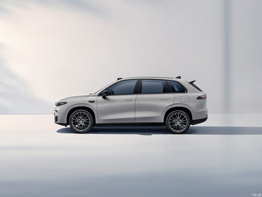 2024 SUV elettrico puro con 530 km di autonomia e velocità massima di 170 km / h da Leapmotors C10