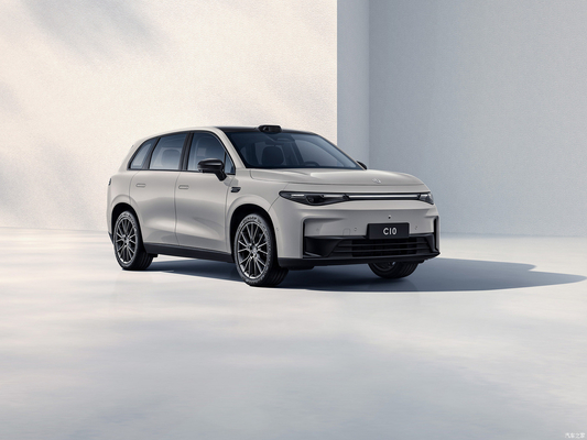 2024 SUV elettrico puro con 530 km di autonomia e velocità massima di 170 km / h da Leapmotors C10