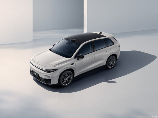 2024 SUV elettrico puro con 530 km di autonomia e velocità massima di 170 km / h da Leapmotors C10