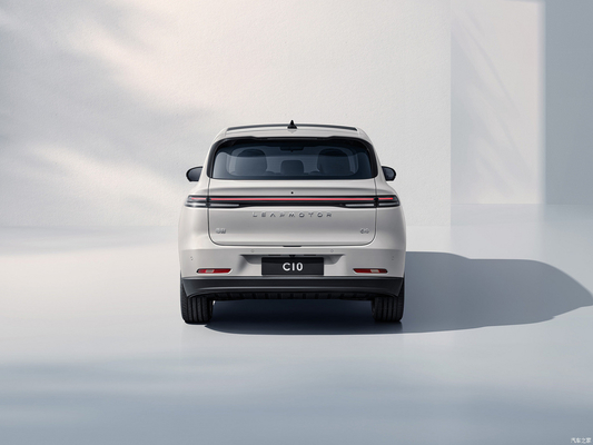 2024 SUV elettrico puro con 530 km di autonomia e velocità massima di 170 km / h da Leapmotors C10