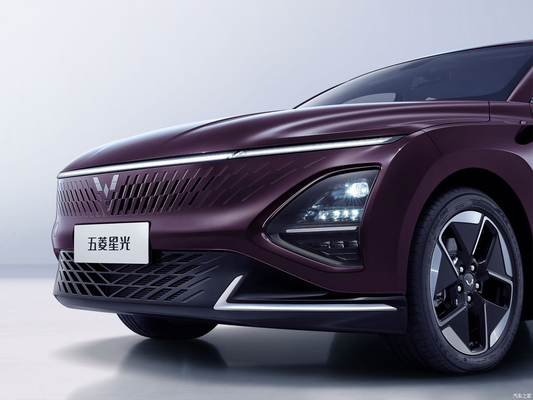 Miglior scelta 2023 Wuling Starlight Sedana elettrica ibrida 4 porte 5 posti monomotore