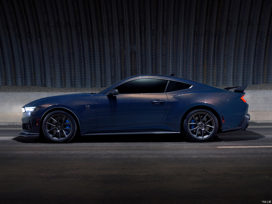 Left Drive Mustang 2024 5.0L V8 Dark Horse Importazione di auto sportiva con tetto rigido 4821*1917*1401
