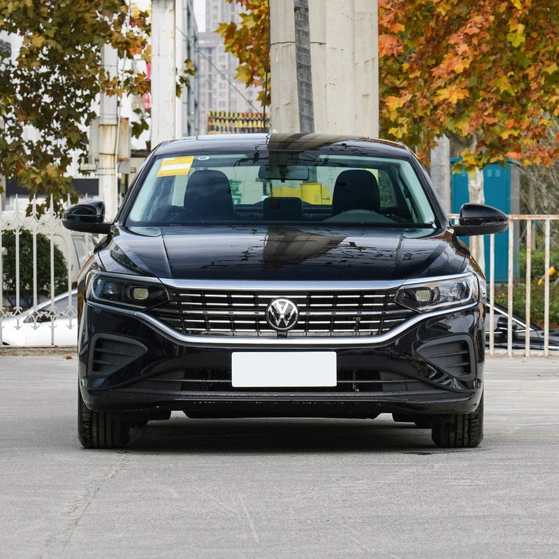 2024 Volkswagen Passat 280TSIM Business Edition berlina a 4 porte e 5 posti con Roof Rack