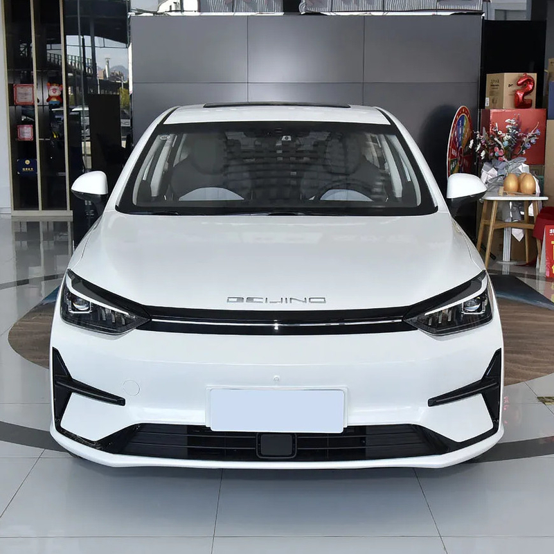 Pechino EU5 PLUS R500 berlina elettrica con autonomia di 416 km e potenza totale del motore di 120 kW