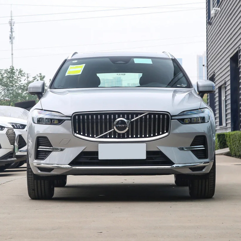 2024 Volvo XC60 B5 48V Light Hybrid 4WD SUV di lusso di medie dimensioni con 5 sedili e 6 airbag