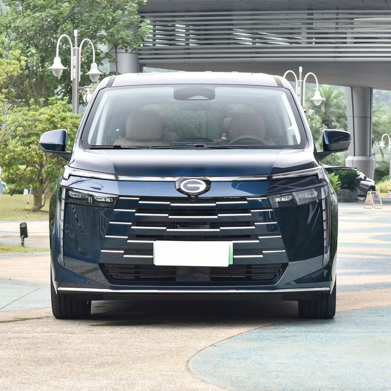 Veicolo ibrido Trumpchi E8 Max PHEV a 5 porte e 7 posti di medie dimensioni con autonomia di 150 km